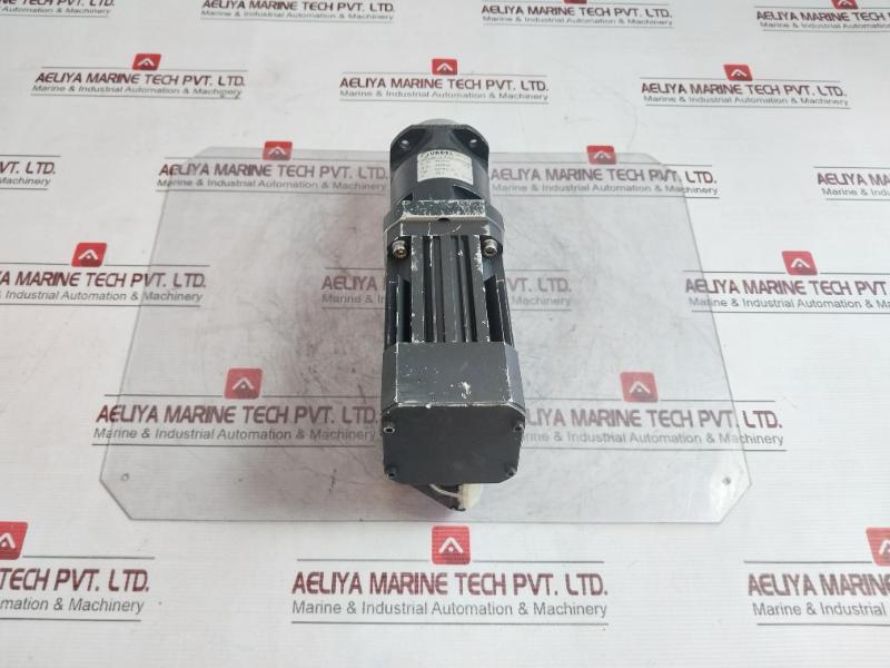 Lenze Mdsksrs036-13 Servo Motor Mprn 00 245V 0,9A 200Hz 0,25Kw Ip64 4000 Min-1