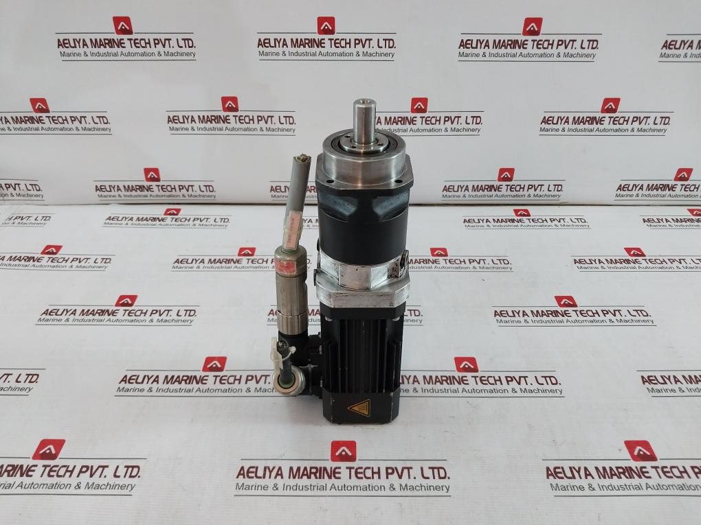 Lenze Mdsksrs036-13 Servo Motor Mprn 00 Ip64 0,9A 245V 4000 Min-1 200Hz 0,25Kw