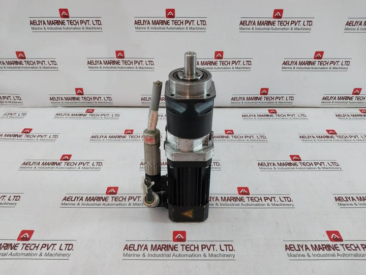 Lenze Mdsksrs036-13 Servo Motor Mprn 00 Ip64 0,9A 245V 4000 Min-1 200Hz 0,25Kw