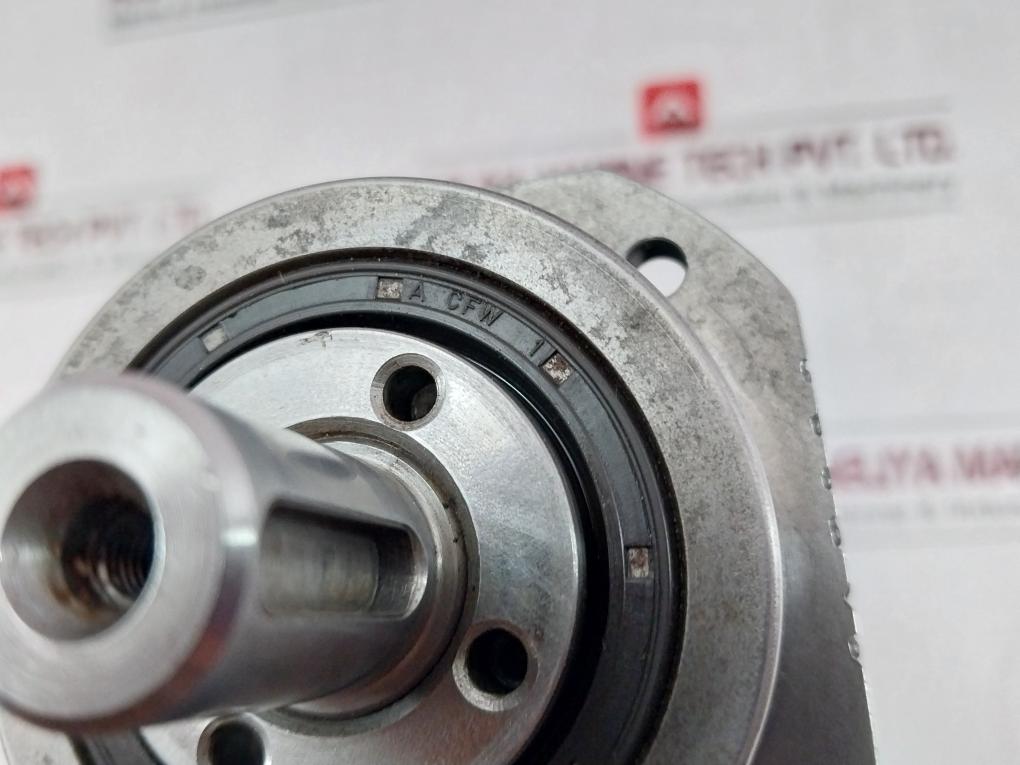 Lenze Mdsksrs036-13 Servo Motor Mprn 00 Ip64 0,9A 245V 4000 Min-1 200Hz 0,25Kw