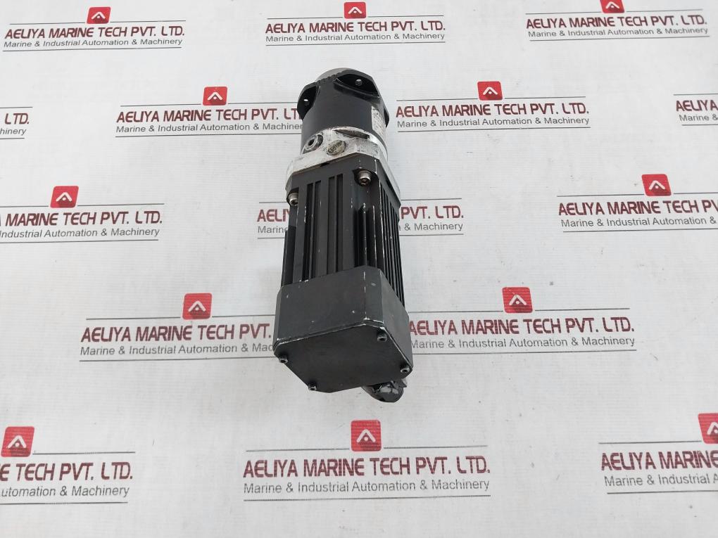 Lenze Mdsksrs036-13 Servo Motor Mprn 00 Ip64 0,9A 245V 4000 Min-1 200Hz 0,25Kw