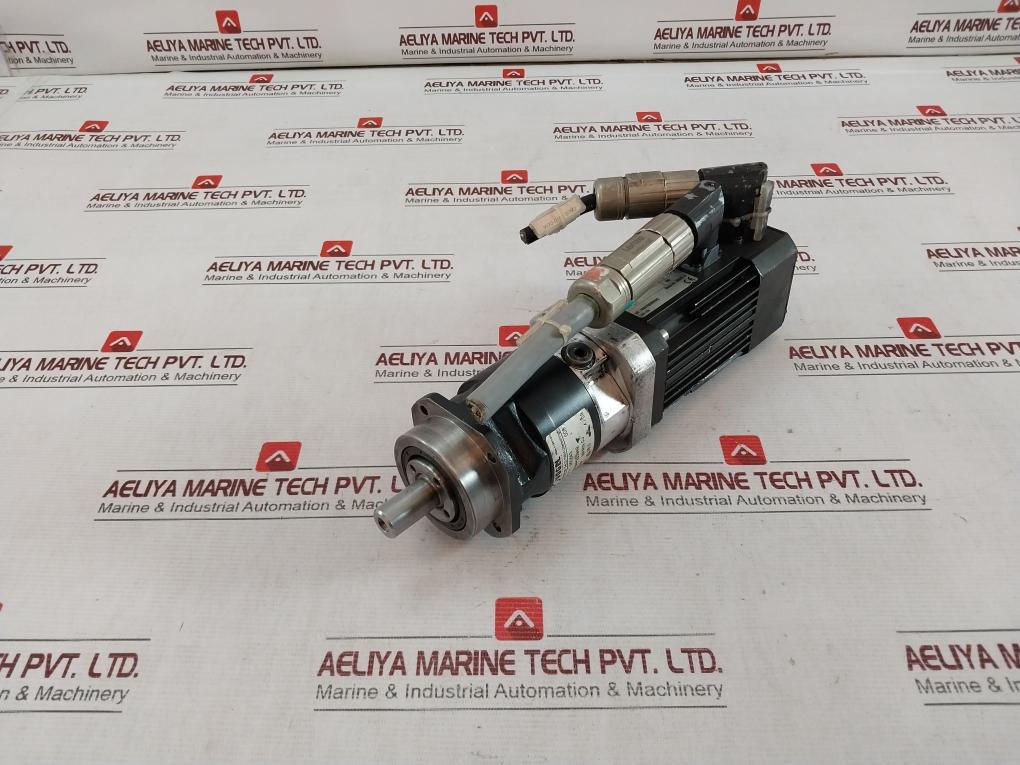 Lenze Mdsksrs036-13 Servo Motor Mprn 00 Ip64 0,9A 245V 4000 Min-1 200Hz 0,25Kw