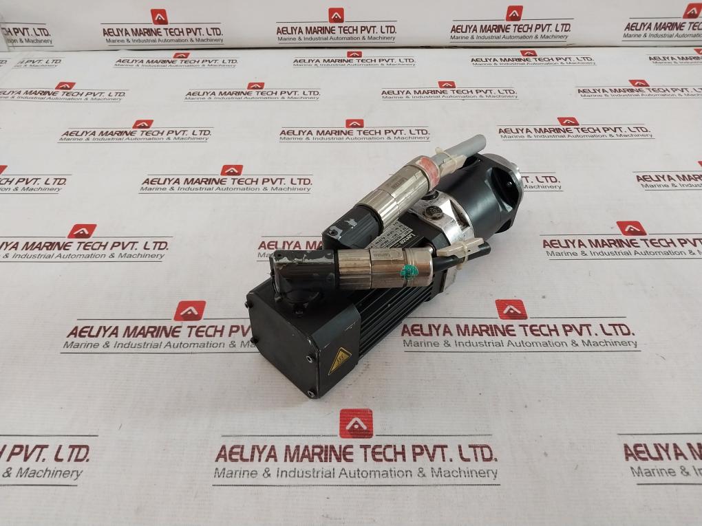 Lenze Mdsksrs036-13 Servo Motor Mprn 00 Ip64 0,9A 245V 4000 Min-1 200Hz 0,25Kw