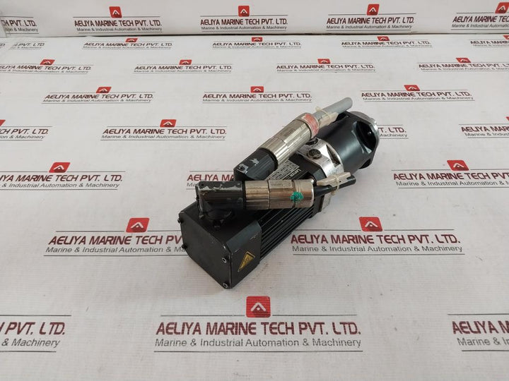 Lenze Mdsksrs036-13 Servo Motor Mprn 00 Ip64 0,9A 245V 4000 Min-1 200Hz 0,25Kw