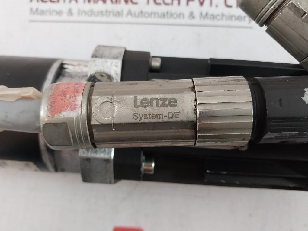 Lenze Mdsksrs036-13 Servo Motor Mprn 00 Ip64 0,9A 245V 4000 Min-1 200Hz 0,25Kw