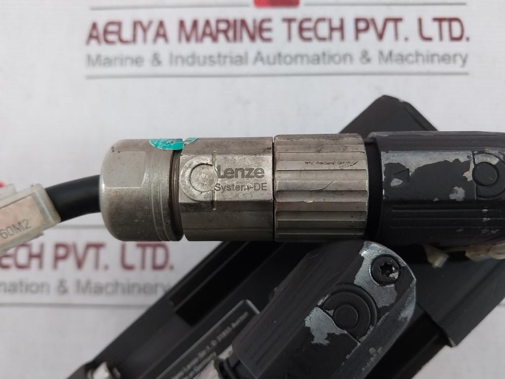 Lenze Mdsksrs036-13 Servo Motor Mprn 00 Ip64 0,9A 245V 4000 Min-1 200Hz 0,25Kw