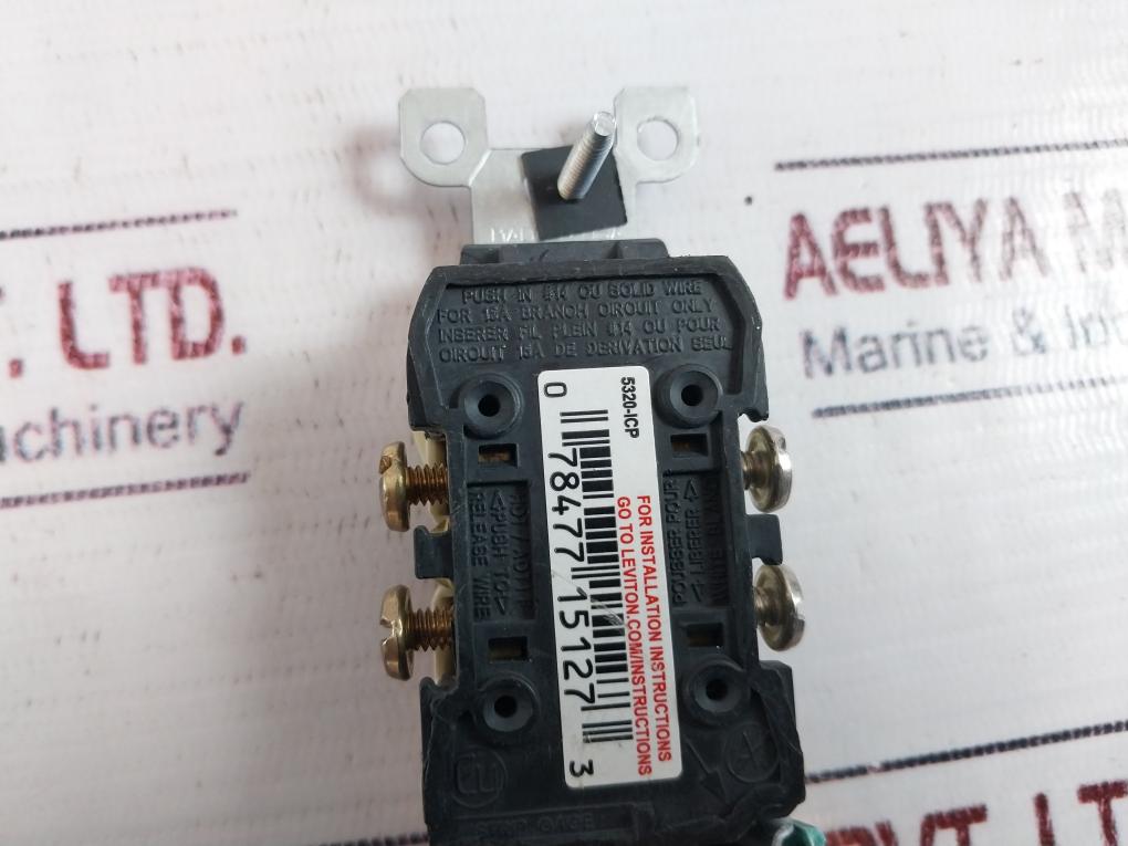 Lot of 7X Leviton 5320-ICP Duplex Receptacle 15A 125V