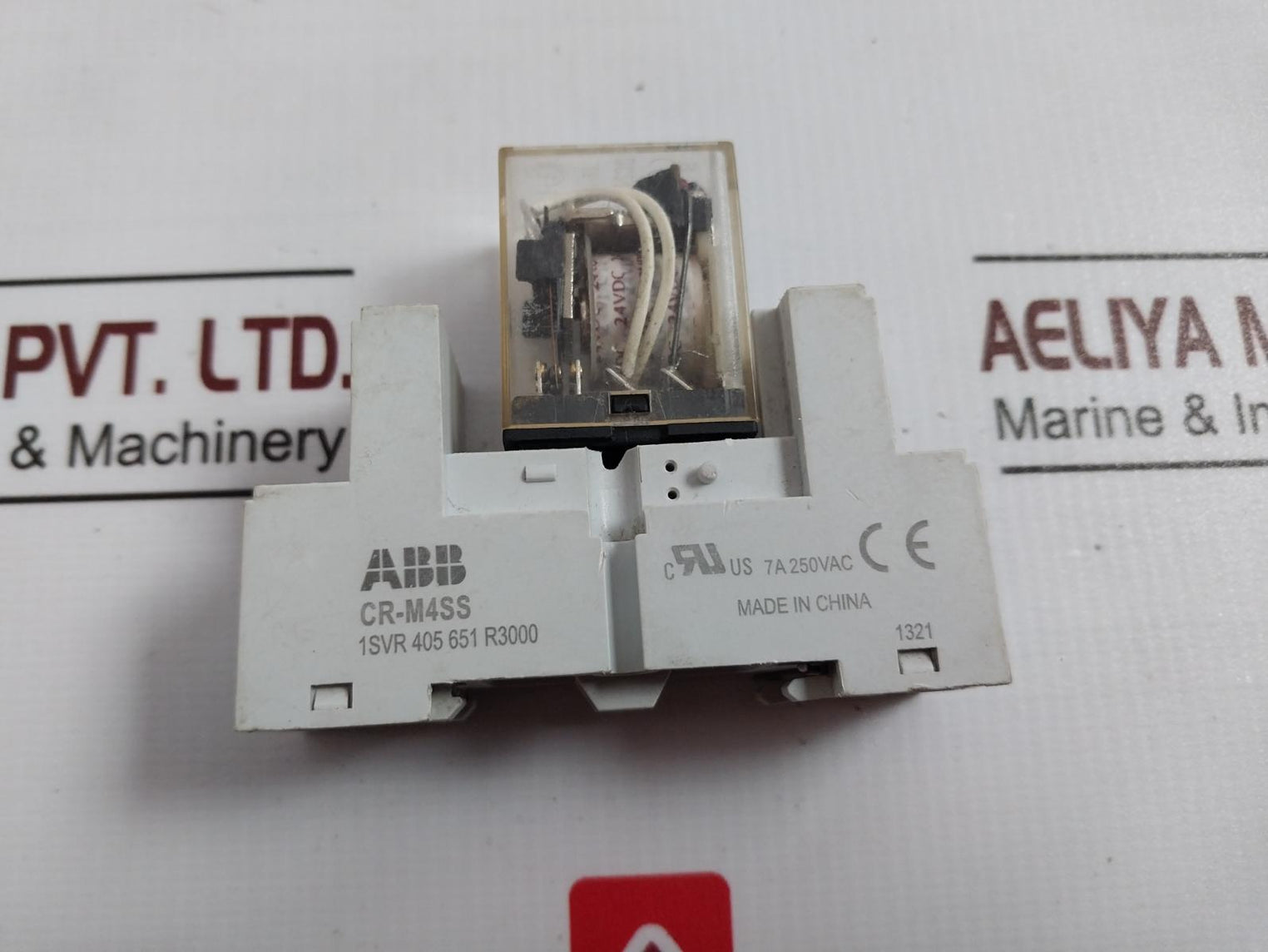 Lg Szr-my4-n1 Power Relay With Socket Cr-m4Ss, 1Svr 405 651 R3000 Dc24V 250Vac