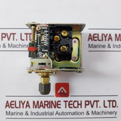 Linero Controls Hs-230 Pressure Control Switch 0.5-3 Mpa Ac 125V/250V 3.3 Mpa