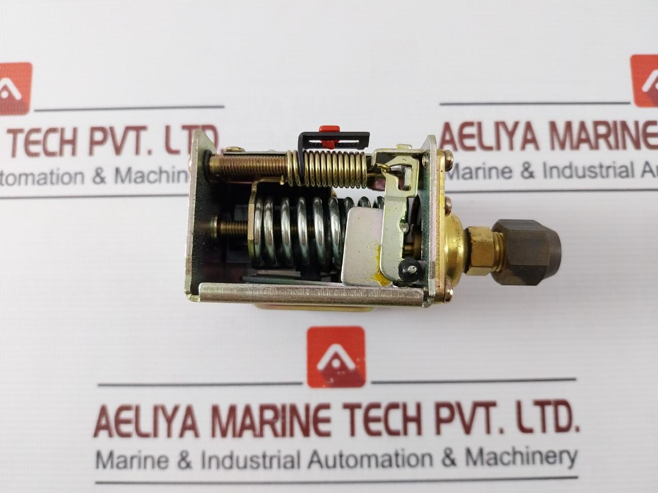 Linero Controls Hs-230 Pressure Control Switch 0.5-3 Mpa Ac 125V/250V 3.3 Mpa