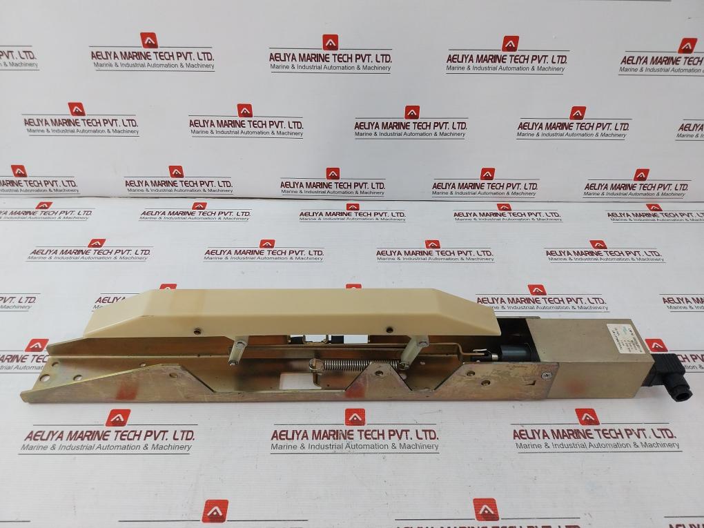 Lm Liftmaterial 0805020119 Elevator Door Header 230V