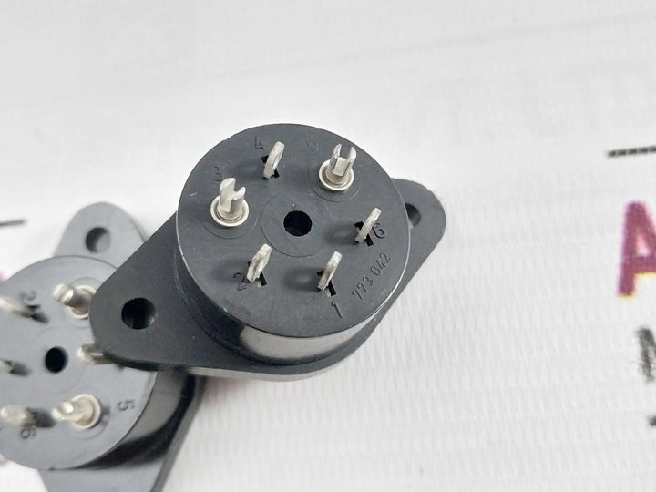 Lot of 2X 773 042 6-Pin Socket