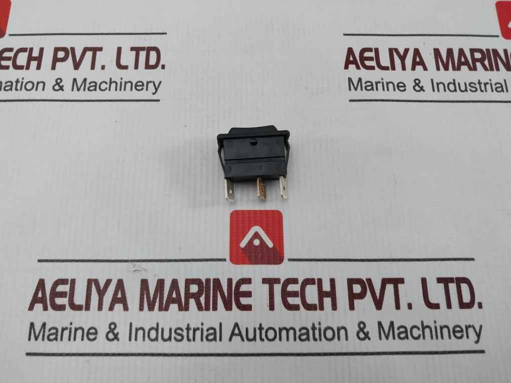 Lot Of 2X Arcolectric C1522At Panel Switch F/Early Generation Ax 16(4)A 250Vac