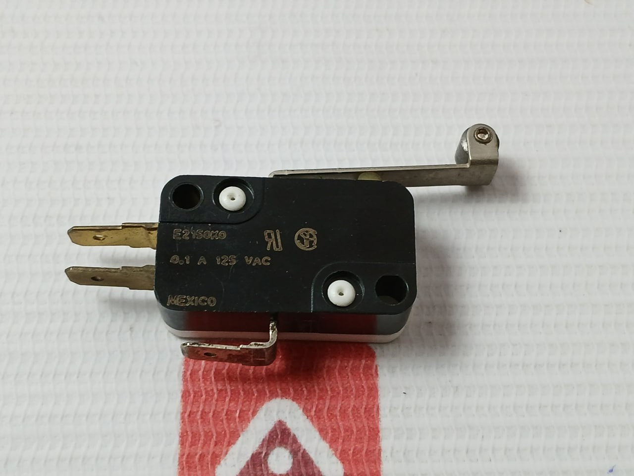 Lot of 2X CHERRY E2150K0 Roller Miniature Pressure Switch 0.1A 125 VAC