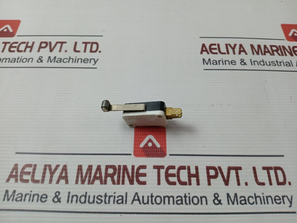 Lot Of 2X Cherry E2150K0 Roller Miniature Pressure Switch 0.1A 125 Vac