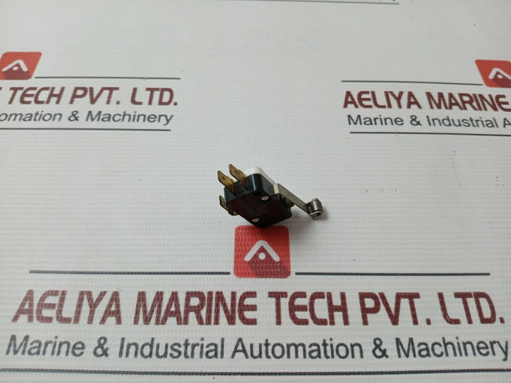 Lot of 2X CHERRY E2150K0 Roller Miniature Pressure Switch 0.1A 125 VAC
