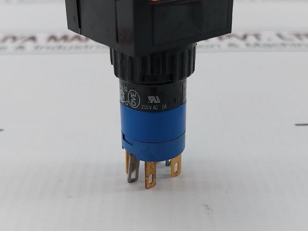 Lot OF 2X EAO 31-261.022 Actuator 300V AC 5A