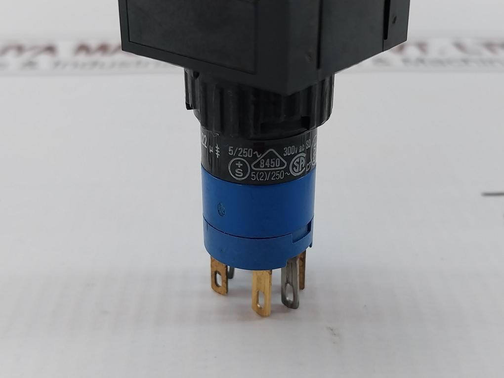 Lot OF 2X EAO 31-261.022 Actuator 300V AC 5A