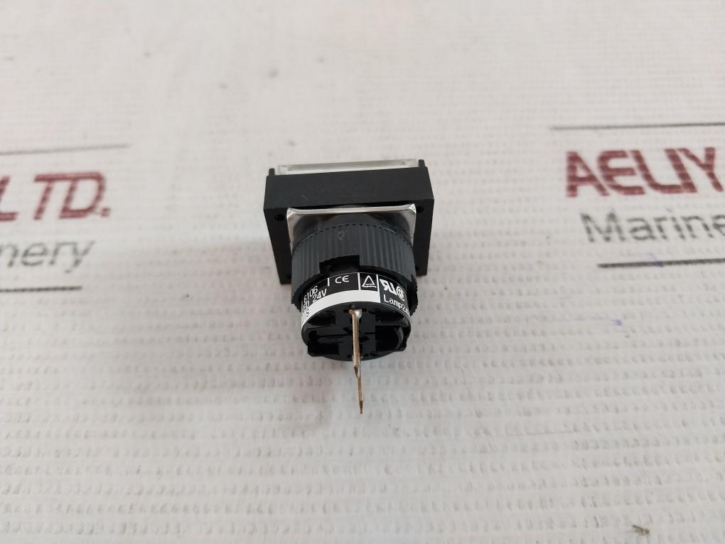 Lot of 2X Fuji Electric AH165-ZT Pushbutton Switch LED 24V 6106 E3