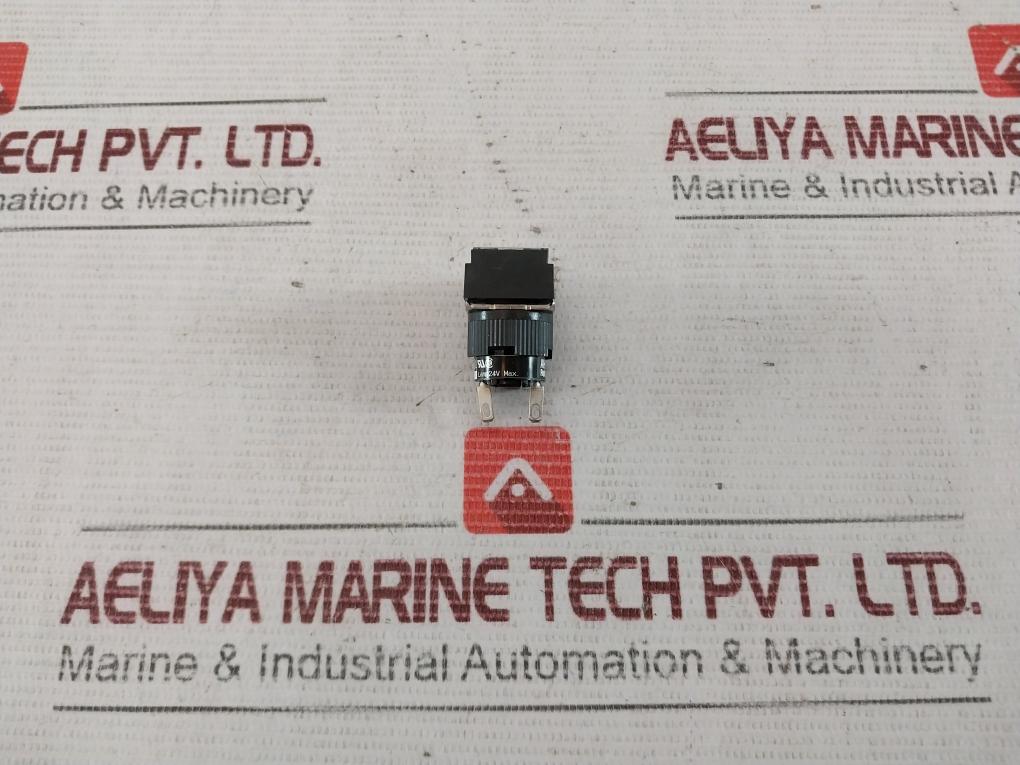 Lot of 2X Fuji Electric AH165-ZT Pushbutton Switch LED 24V 6106 E3