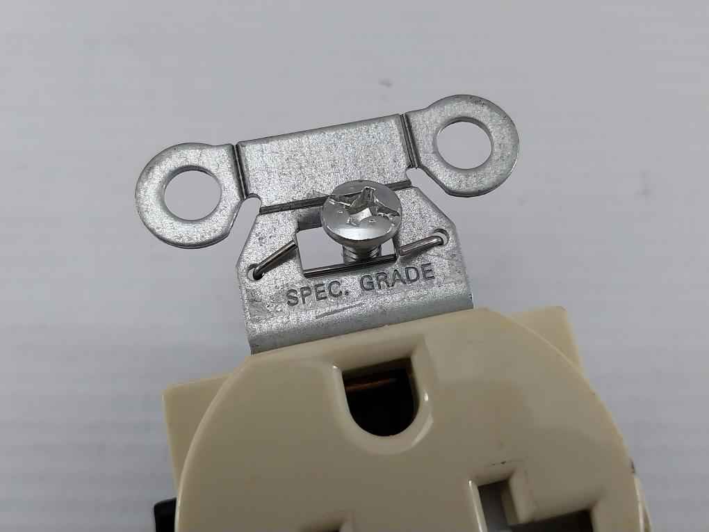 Lot Of 2X Hubbell Spec Grade Duplex Receptacle 20A 125V