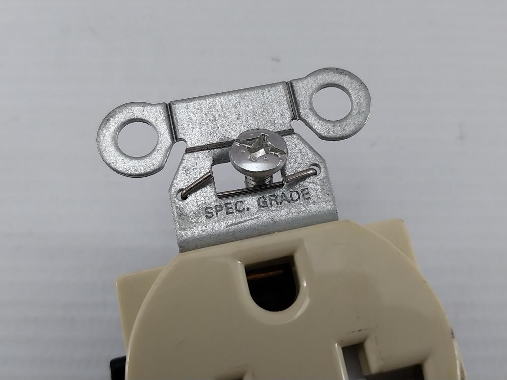 Lot Of 2X Hubbell Spec Grade Duplex Receptacle 20A 125V