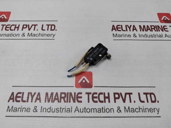 Lot Of 2X Omron D2Mv-1L22-1C3 Miniature Basic Microswitch 1986Raa