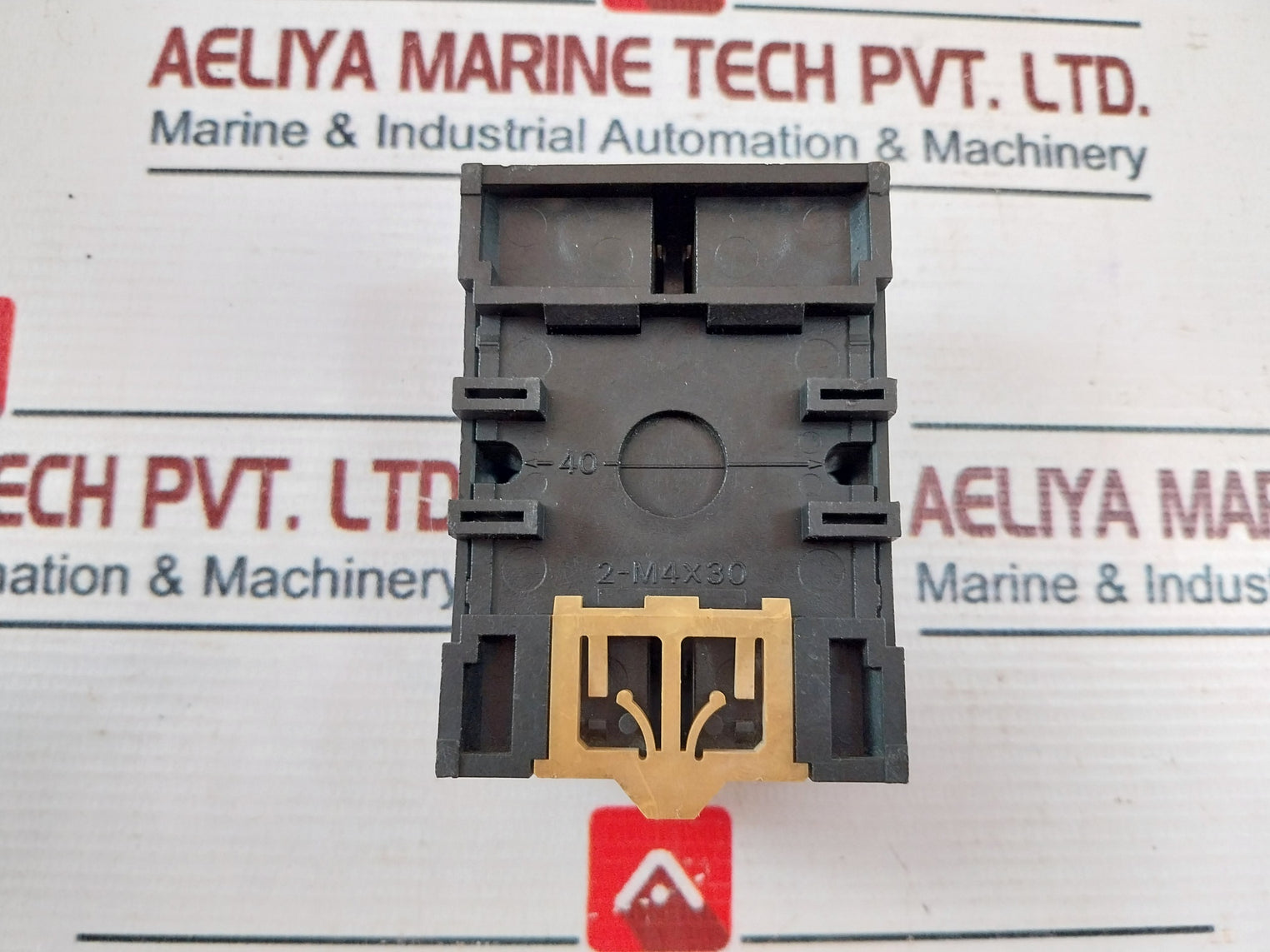 Omron H3Cr-a Timer Relay With Base 100-240Vac