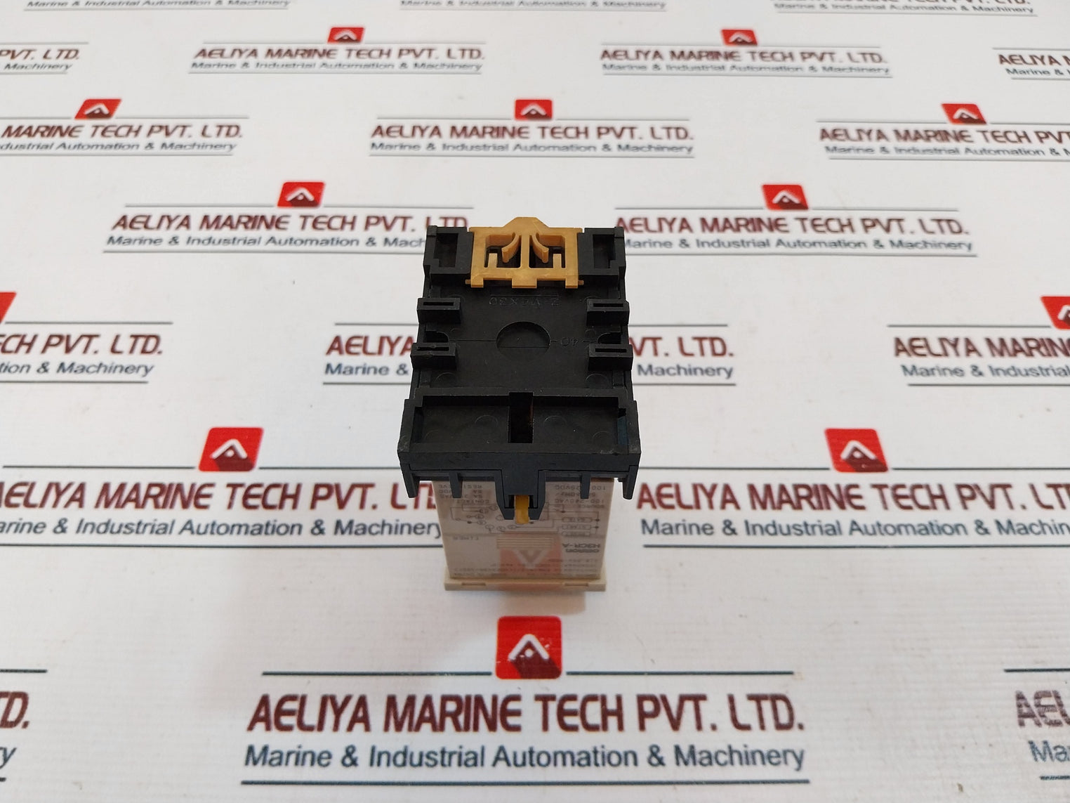 Omron H3Cr-a Timer Relay With Base 100-240Vac