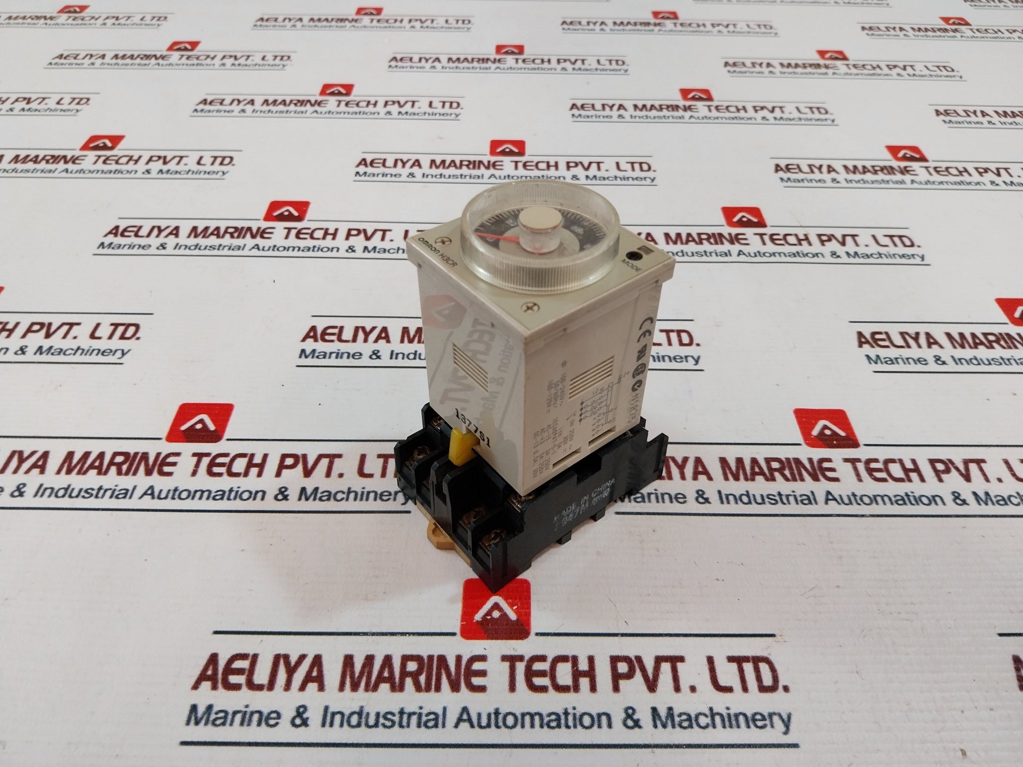 Omron H3Cr-a Timer Relay With Base 100-240Vac