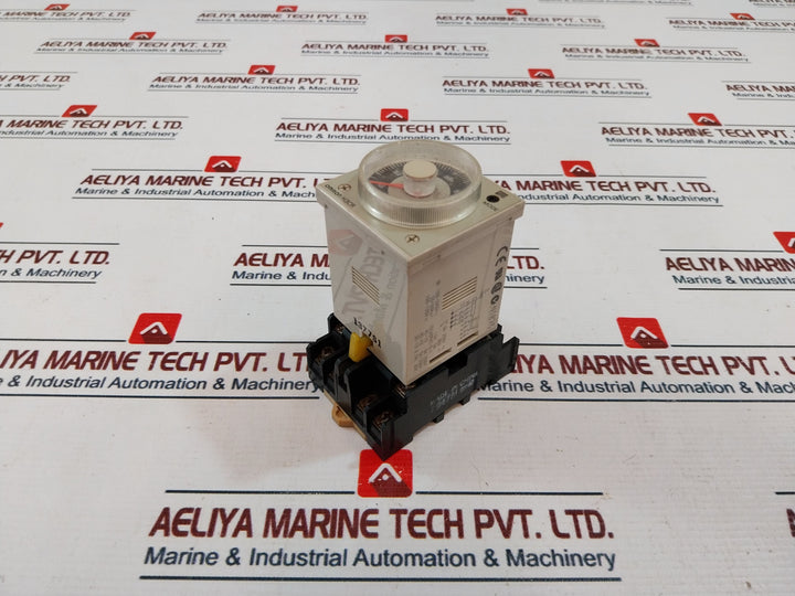Omron H3Cr-a Timer Relay With Base 100-240Vac