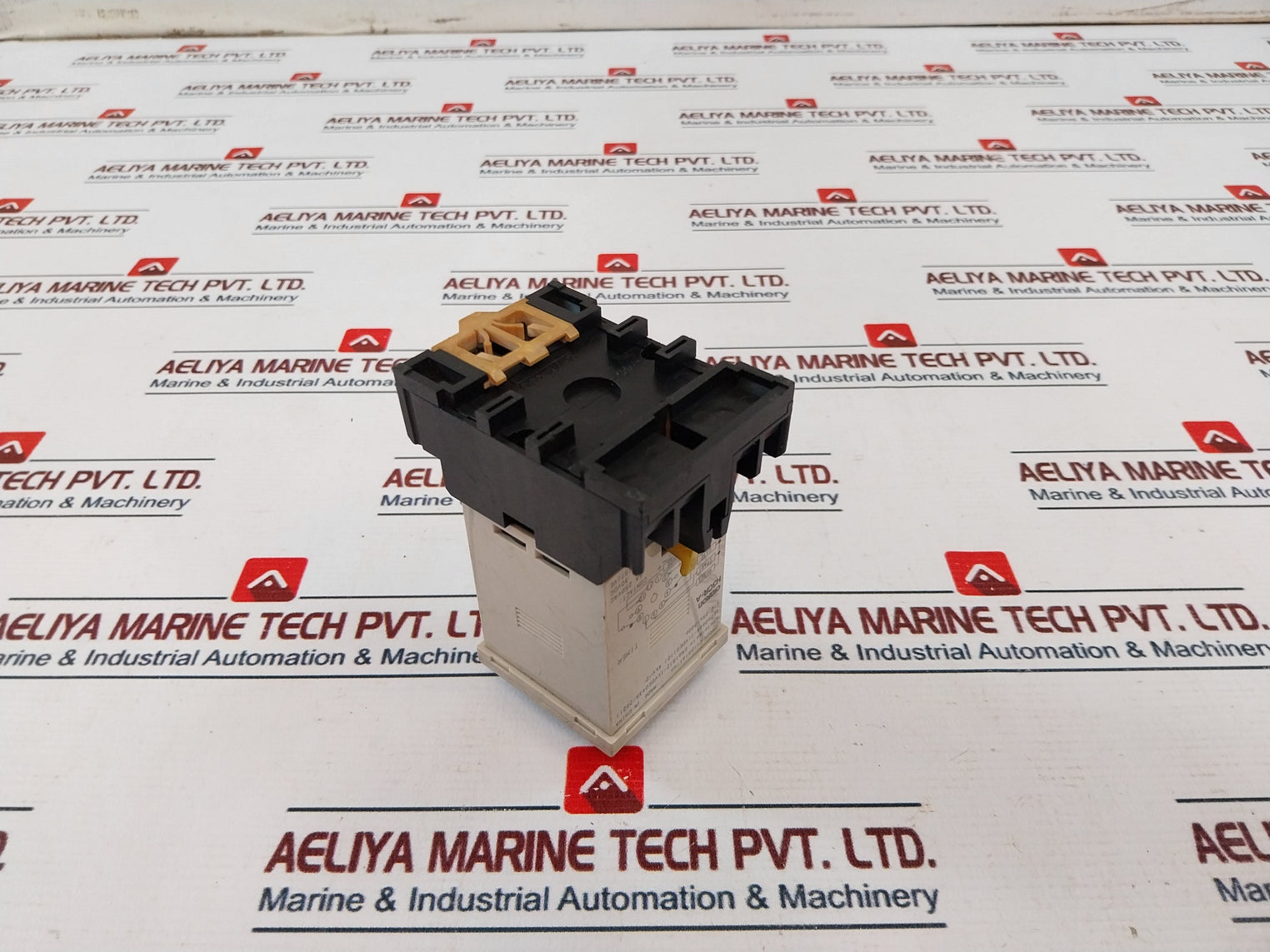 Omron H3Cr-a Timer Relay With Base 100-240Vac