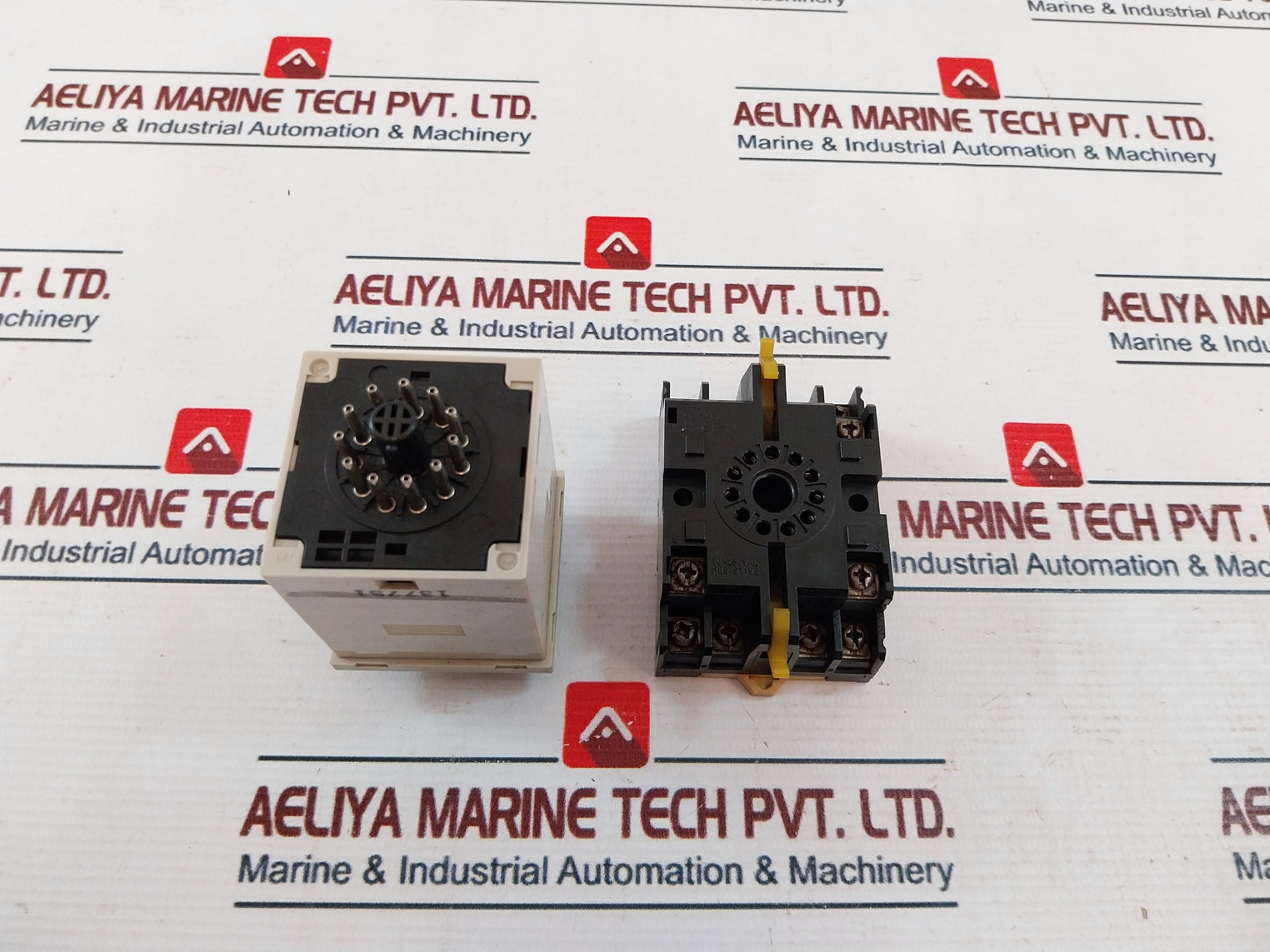 Omron H3Cr-a Timer Relay With Base 100-240Vac