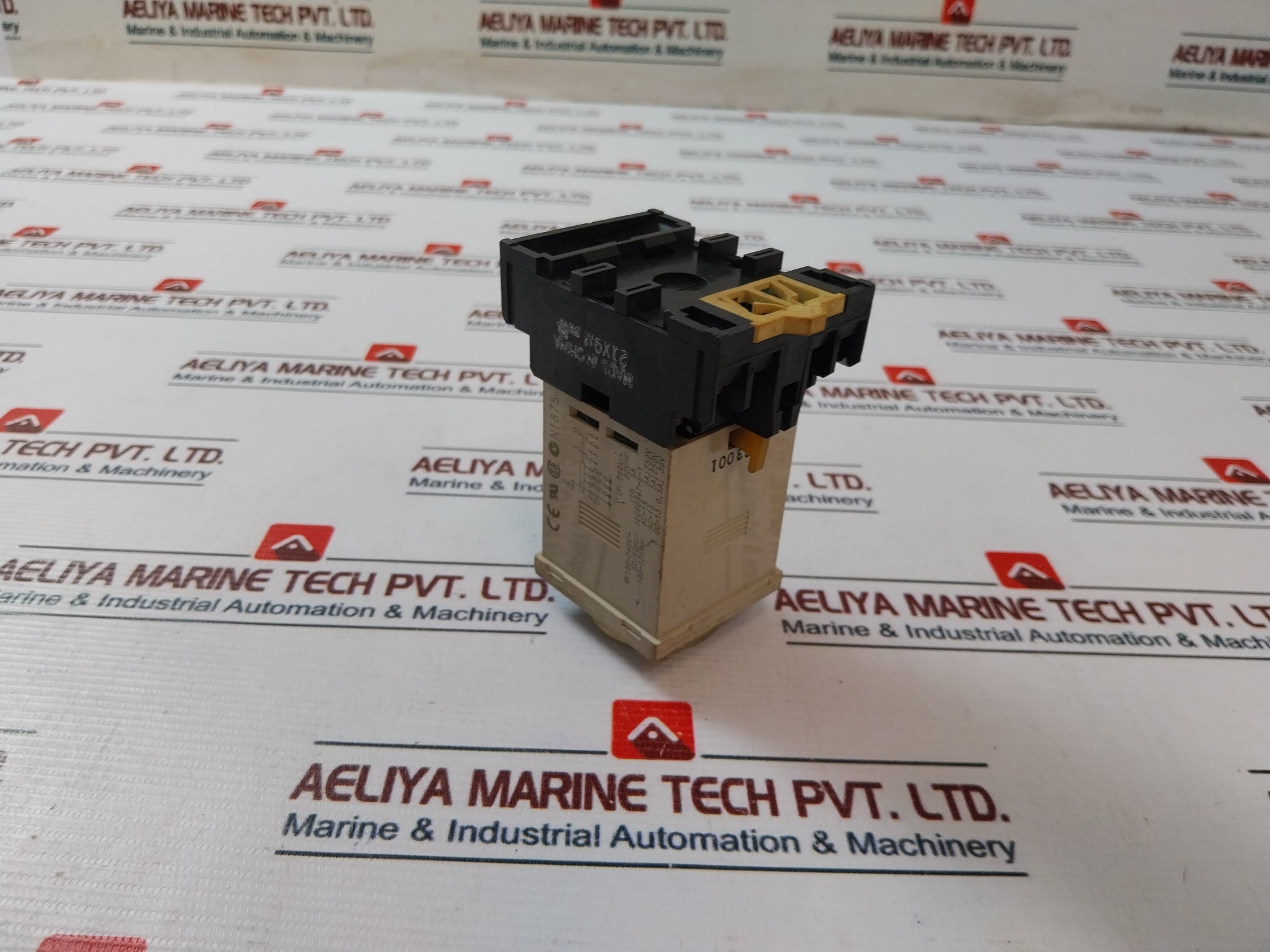 Lot of 2X OMRON H3CR-A Timer Relay With Base 100-240VAC 50/60Hz