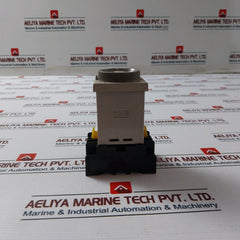 Lot of 2X OMRON H3CR-A Timer Relay with Base 12-48VDC 50/60HZ