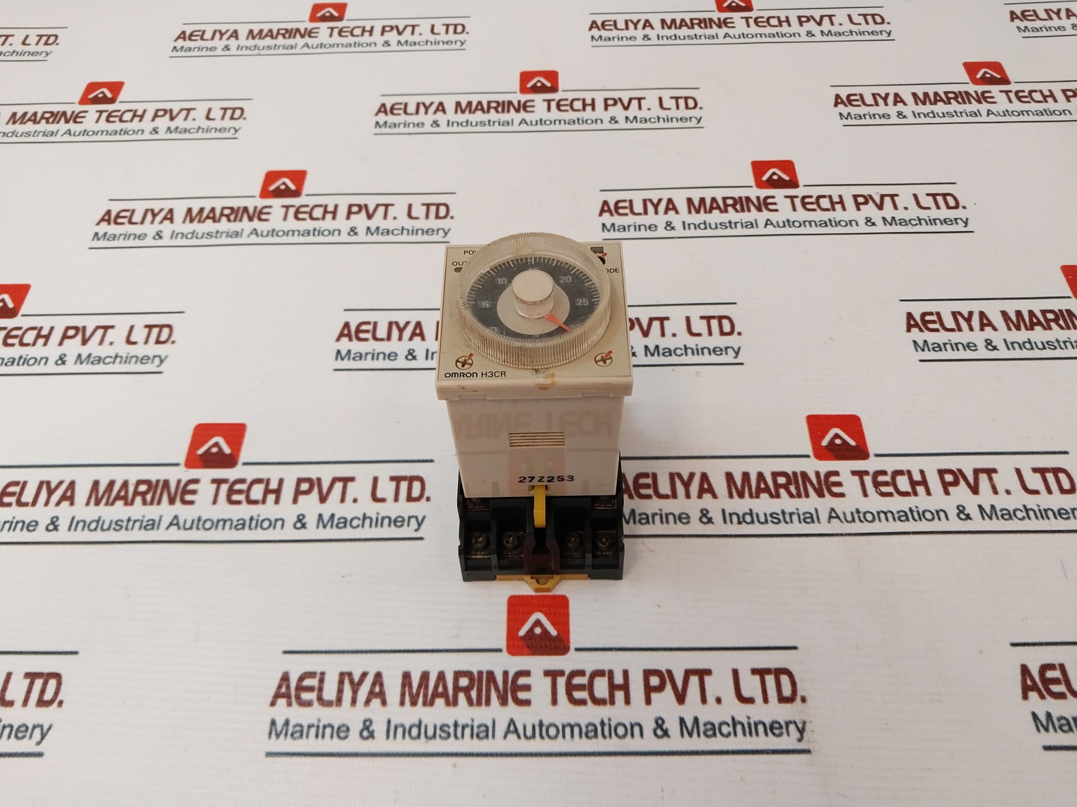 Lot of 2X OMRON H3CR-A Timer with Base 0-30 Min