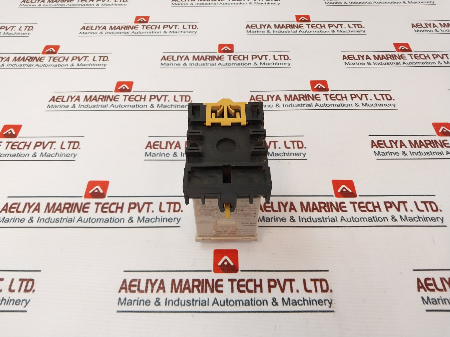 Lot of 2X OMRON H3CR-A Timer with Base 0-30 Min