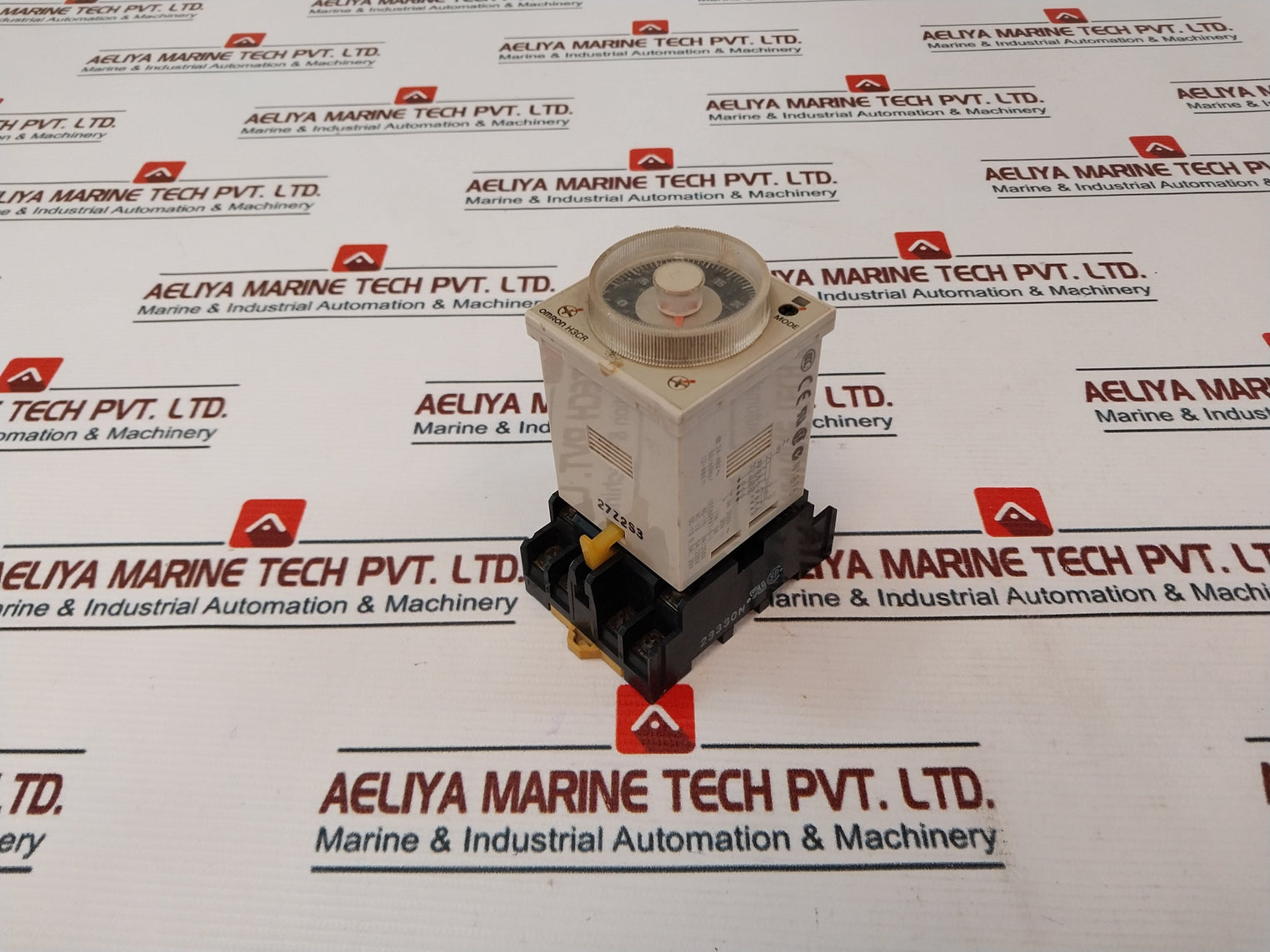 Lot of 2X OMRON H3CR-A Timer with Base 0-30 Min