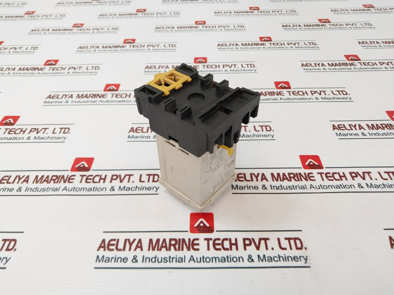 Lot of 2X OMRON H3CR-A Timer with Base 0-30 Min