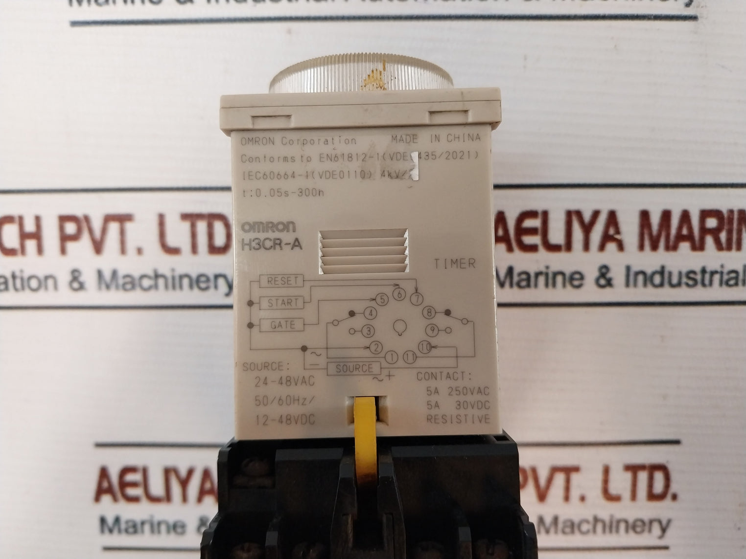 Lot of 2X OMRON H3CR-A Timer with Base 0-30 Min