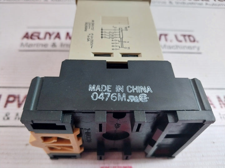 Lot of 2X OMRON  H3CR-A Timer With Base 0-3 Sec 24VDC/AC