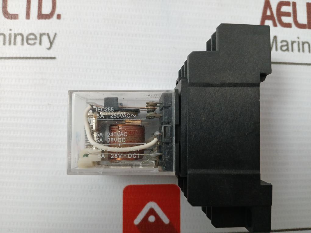 Lot of 2X OMRON MY2N Miniature Power Relay With Socket IEC255 5A 28VDC