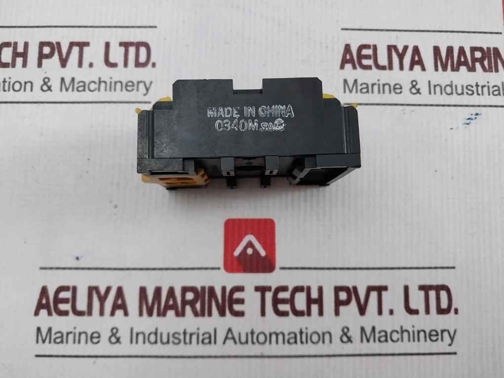 Lot Of 2X Omron P2Cf-11 Relay Socket 10A 250Vac