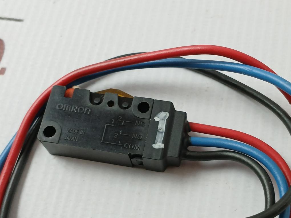 Lot Of 2X Omron Sealed Micro Limit Switch D2Vw-5-1M