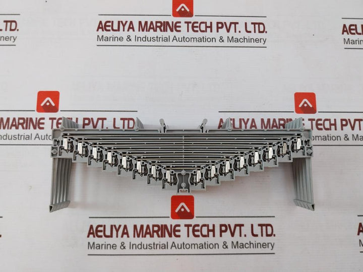 Lot of 2X PHOENIX CONTACT ZRV 8 Marshalling panel 30 25 95 6