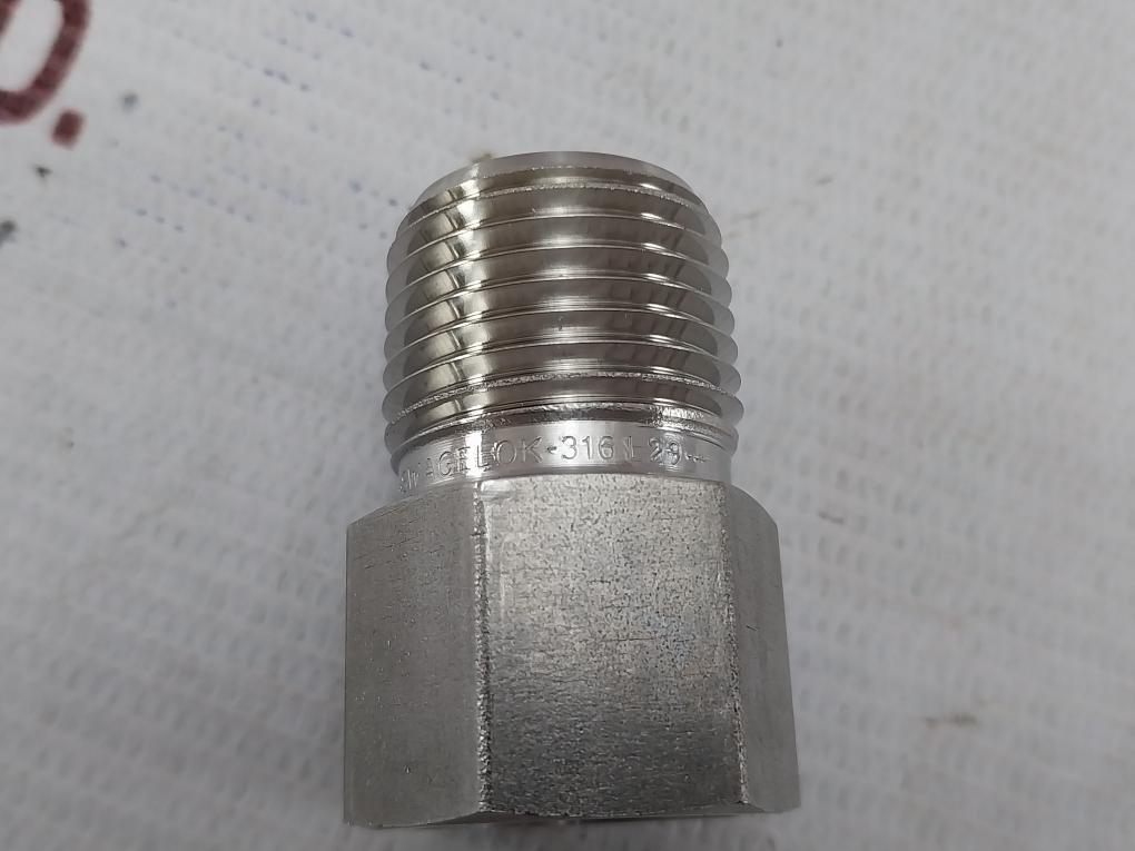 Lot of 2X SWAGELOK 316 L29 Tube Adapter WCR-480-30