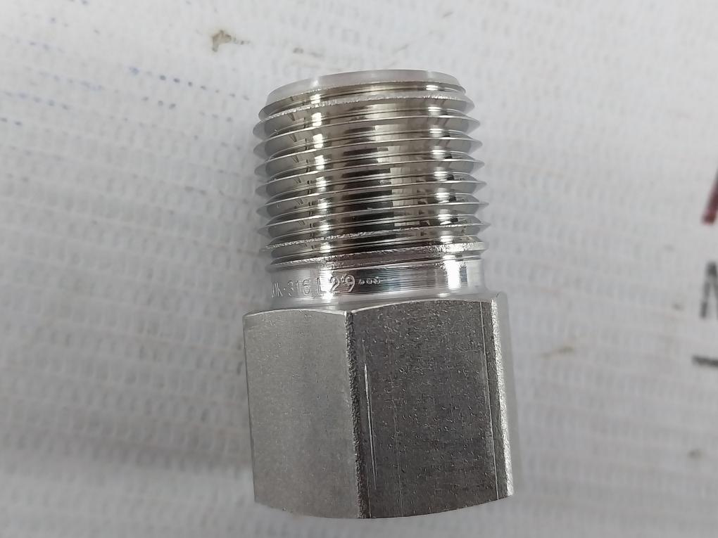 Lot of 2X SWAGELOK 316 L29 Tube Adapter WCR-480-30