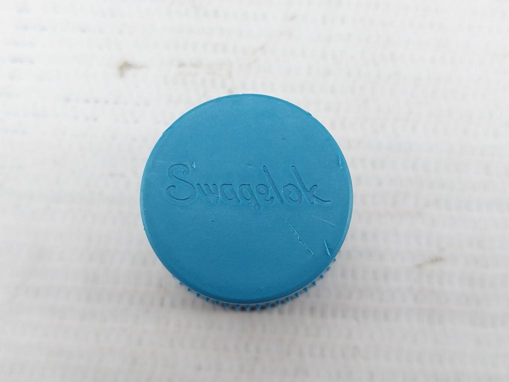 Lot of 2X SWAGELOK 316 L29 Tube Adapter WCR-480-30
