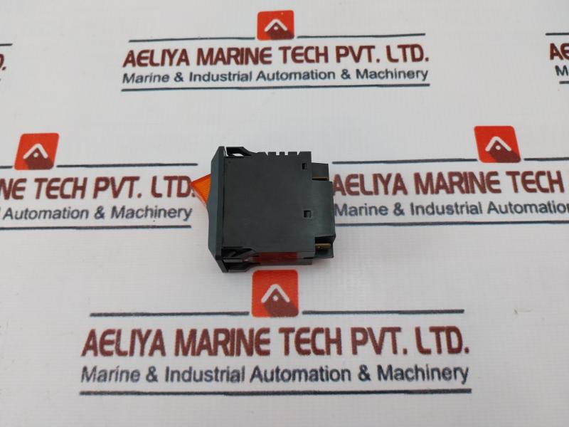 Lot Of 2X Tyco Electronics W33-s4B1Q-10 Circuit Breaker 50V Dc 10A