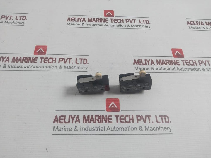 Lot Of 2X Z-15Gw22-b Omron Roller Lever Limit Switch